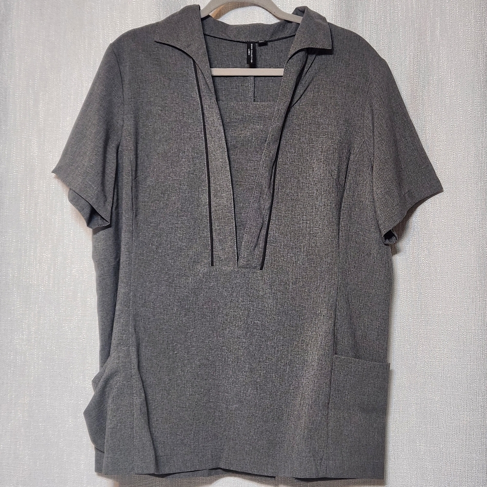 Gray Short-Sleeve V-Neck Top with Collar